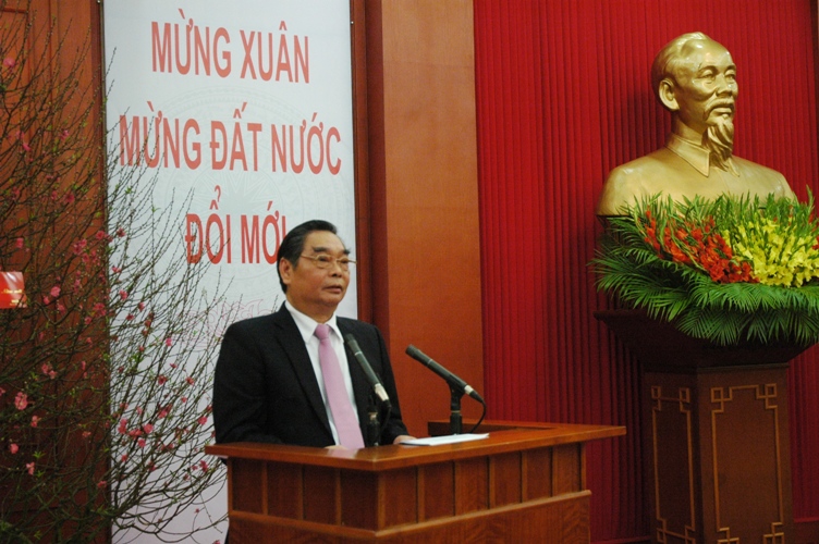 Đồng ch&iacute; L&ecirc; Hồng Anh ph&aacute;t biểu tại buổi gặp mặt.